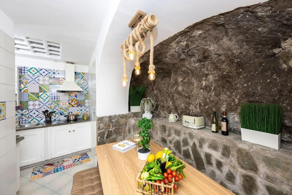 House On The Rock Apartment Positano Exterior photo